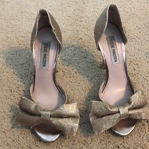 Steve Madden size 6.5 gold glitter bow heels
